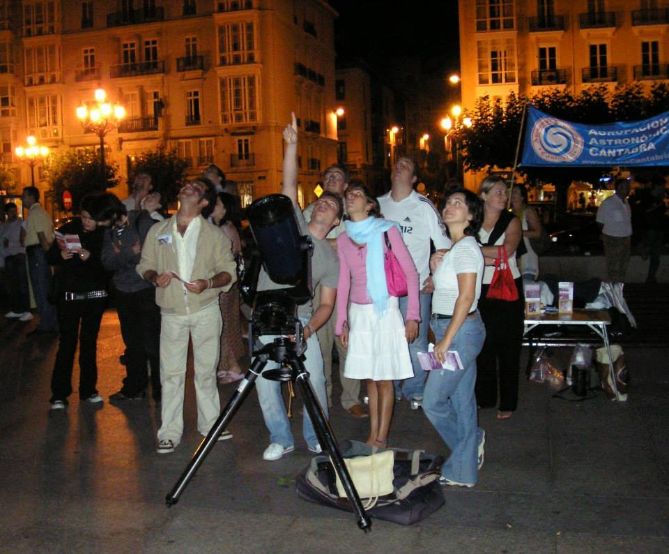 Observación pública en el Paseo Marítimo (Santander)