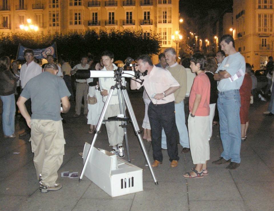 Observación pública en el Paseo Marítimo (Santander)